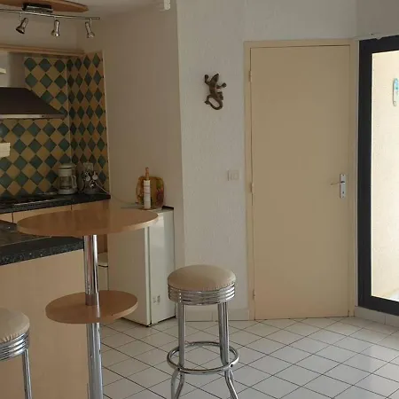 2 Pieces + Mezzanine Avec Parking Et Climatisation, Proche - - Fr-1-388-36 Апартаменты *